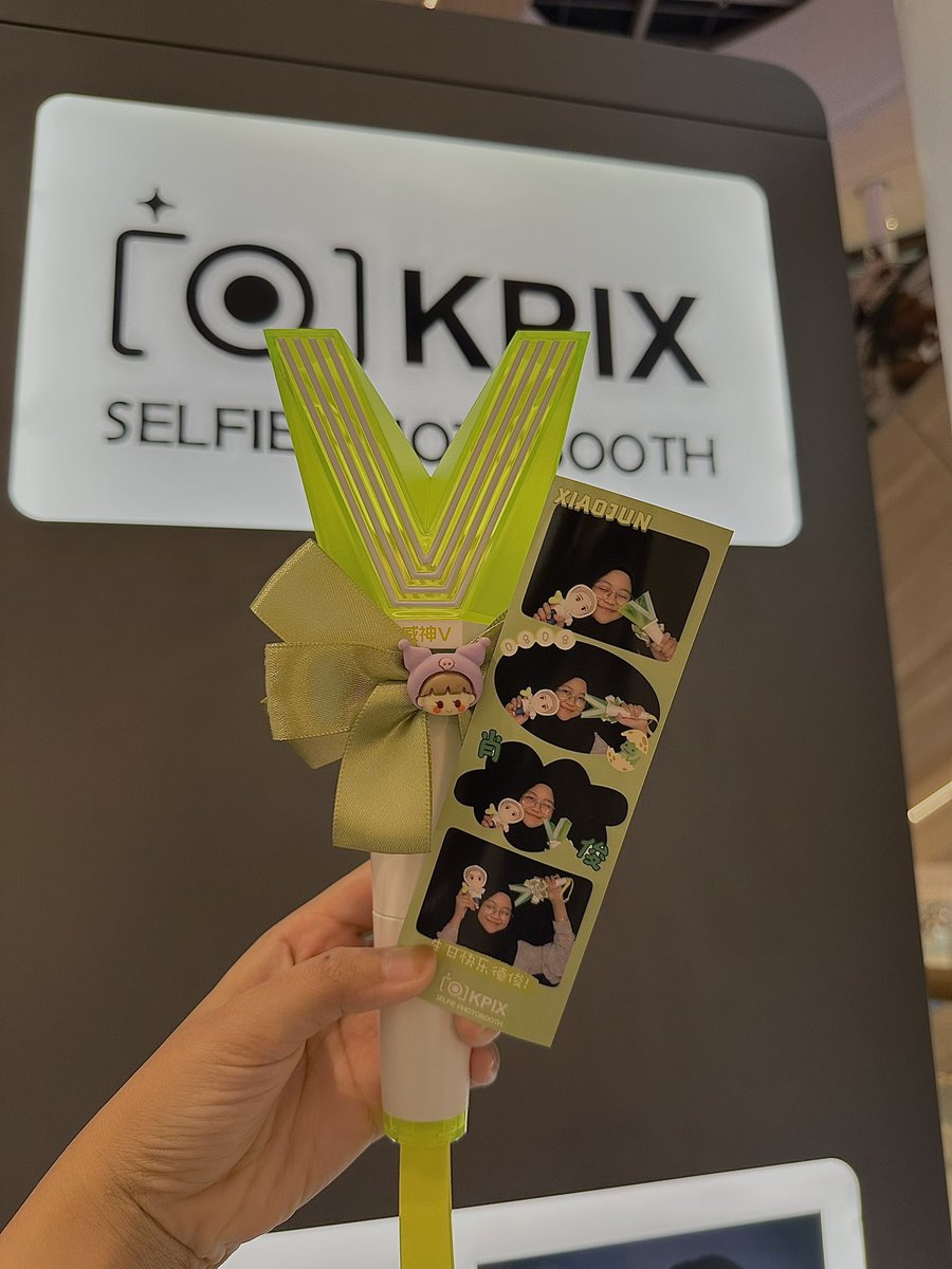 terpalingkun's tweet photo. finally got the chance to visit the photobooth by @mysctlvr @chenjico !! 🥰🤍 for both xiaojun's bday and 7dream anniversary 🥰 

#XiaojunBirthdayMY #OurLuckiest7 https://t.co/g5N6rVhGqH