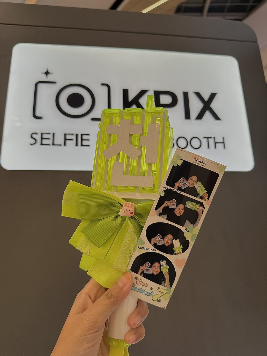 terpalingkun's tweet photo. finally got the chance to visit the photobooth by @mysctlvr @chenjico !! 🥰🤍 for both xiaojun's bday and 7dream anniversary 🥰 

#XiaojunBirthdayMY #OurLuckiest7 https://t.co/g5N6rVhGqH