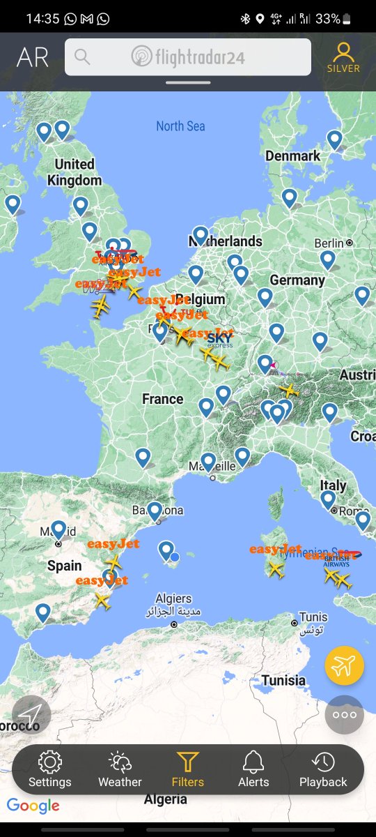 ianp_pilot's tweet photo. @flightradar24 A few more for LGW but those 3 EZY in southern Europe are all on tarmac https://t.co/4lmuwfbz9Z