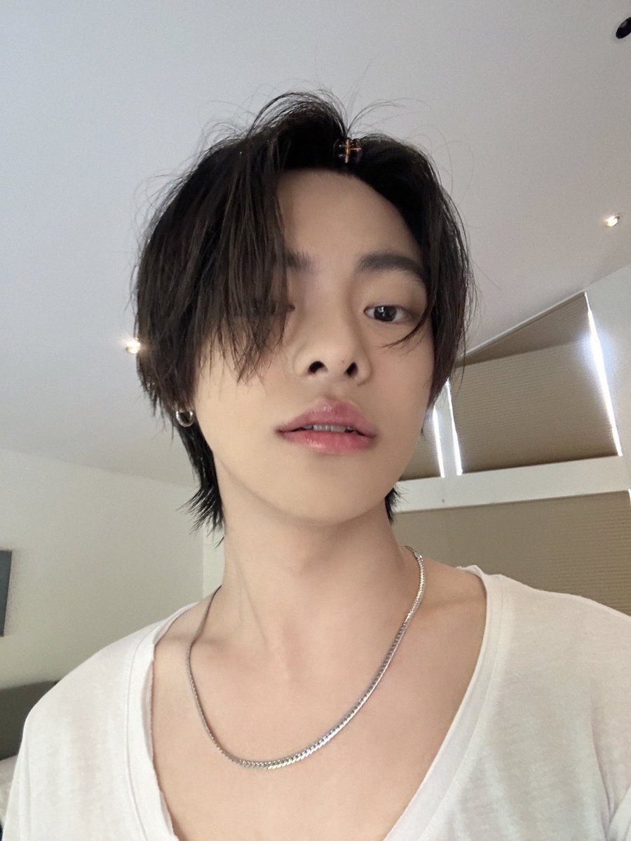 _leo0o0o's tweet photo. [🦁]
곧!! music video for one look out very soonnnnnn 🤠🎉 12am!

#LEO #리오 #131LABEL #OneLook https://t.co/qEffo3SItz
