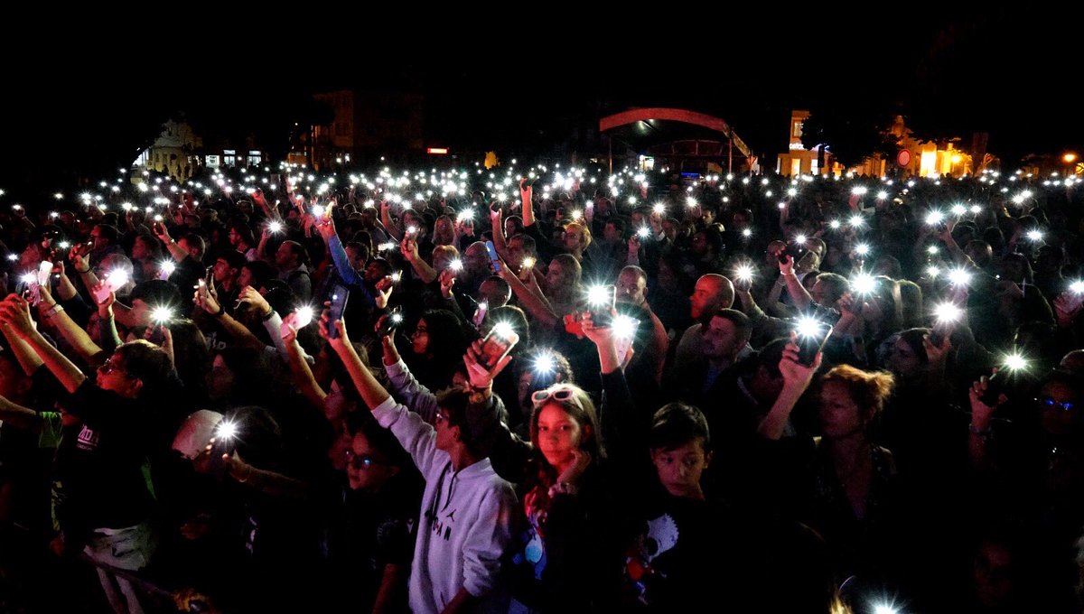Que bela noite, Mangualde! Que surpresa boa com um público tão diverso e ao mesmo tempo unido e enérgico… Obrigado 🙌🏽! 
Foi também um prazer voltar a partilhar o palco com o “meu” kid Francisco Santos!  Cantas muito❤️
Ai nanas!!!!