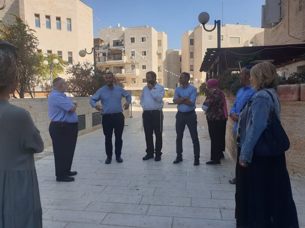 DMaalaz's tweet photo. רגע של נחת.
הבוקר התכנסנו להודות לשותפים שלנו בביסוס המעונות בשכונת מעלה הזיתים ופתיחת שנת לימודים חדשה ומוצלחת https://t.co/RRRCUwcUeI