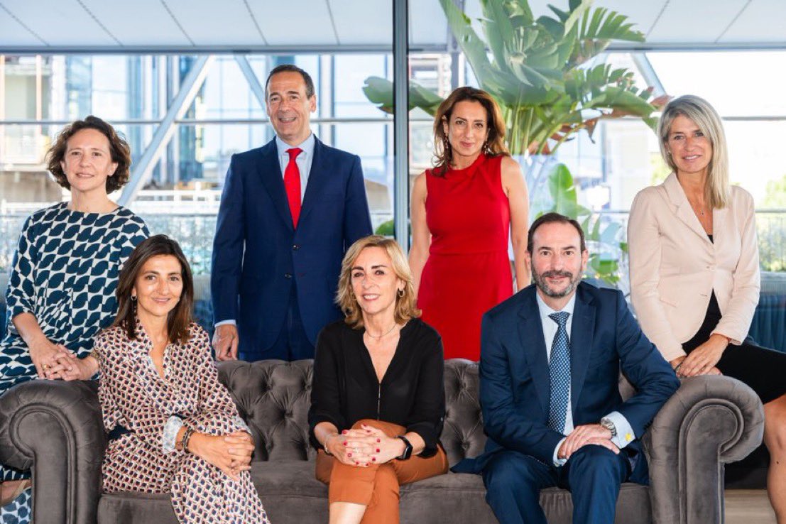 cganyet's tweet photo. Un honor poder formar part  del Comitè Assessor de Diversitat de Caixabank juntament amb les meves companyes i el gran Equip de @ANNAQUIROS . Gràcies Caixabank pel compromís i aposta pel  talent divers! https://t.co/BiSsvZOGKi