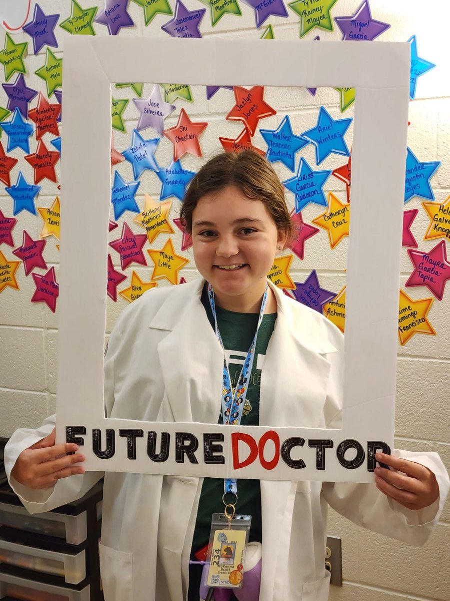 BereaBulldogsMS's tweet photo. ๐ฉโโ๏ธLast Friday, AVID students welcomed their first guest speaker, Kathryn Vess a medical student from
@VCOMCAROLINAS
๐ฉบStudents were engaged as they learned about the medical field, tried out tools of the trade, and asked questions #lovesupportaccountability #workhardbekind https://t.co/aeuk5tUe2B