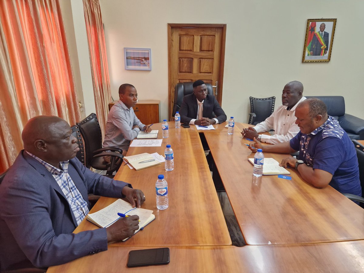 mohamed_hamagar's tweet photo. J'ai rencontré @DionisioDoReinoPereira, le nouveau Ministre de la Pêche et Econ. maritime de la #Guineebissau. Nous avions parlé de notre coop. et de la dynamisation du secteur de la Pêche qui joue un rôle important dans la Sec alim. et l'économie du pays. 
@FAO @FAOGuineaBissau https://t.co/BdPkXH3AL4