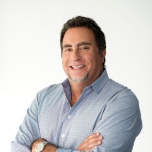 WORLDMUSICAWARD's tweet image. #BruceGillmer, executive producer of the #VMAs, on #Shakira: “Shakira is a true global force who continues to inspire &amp;amp; influence the masses with her unique, musical prowess.  She’s a trailblazer for women around the world &amp;amp; one of the first artists to lead the globalization of…