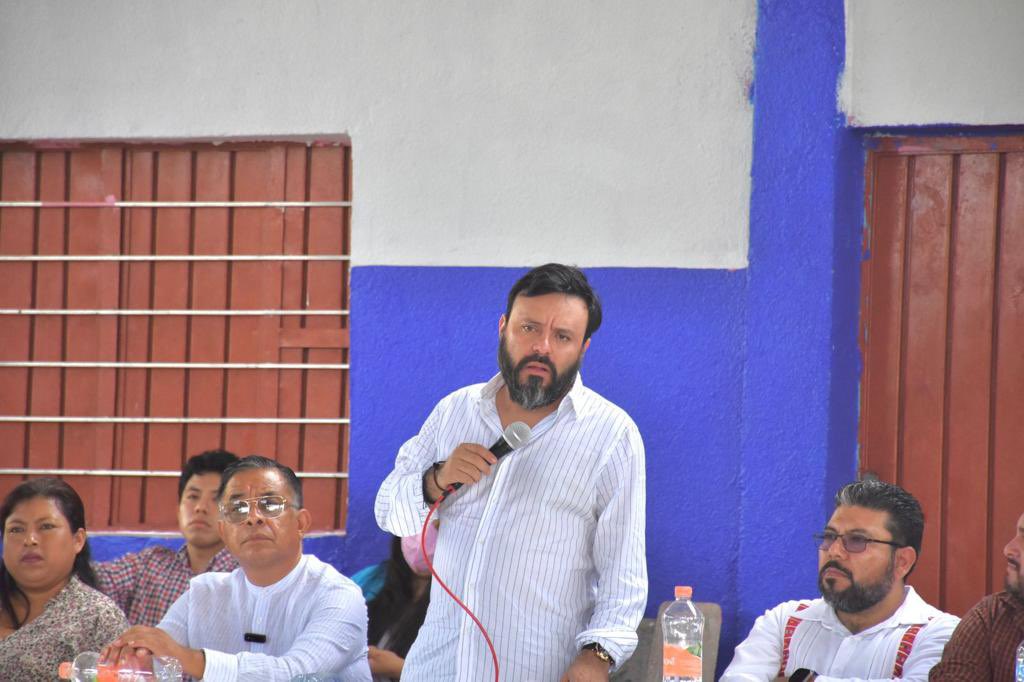 Con el Comisariado y Presidente de Santa María Chimalapa estamos construyendo la paz territorial para Oaxaca. Agradezco su recepción este fin de semana junto al Consejero jurídico <a href="/geovanyvasquez/">Geovany Vásquez S.</a>