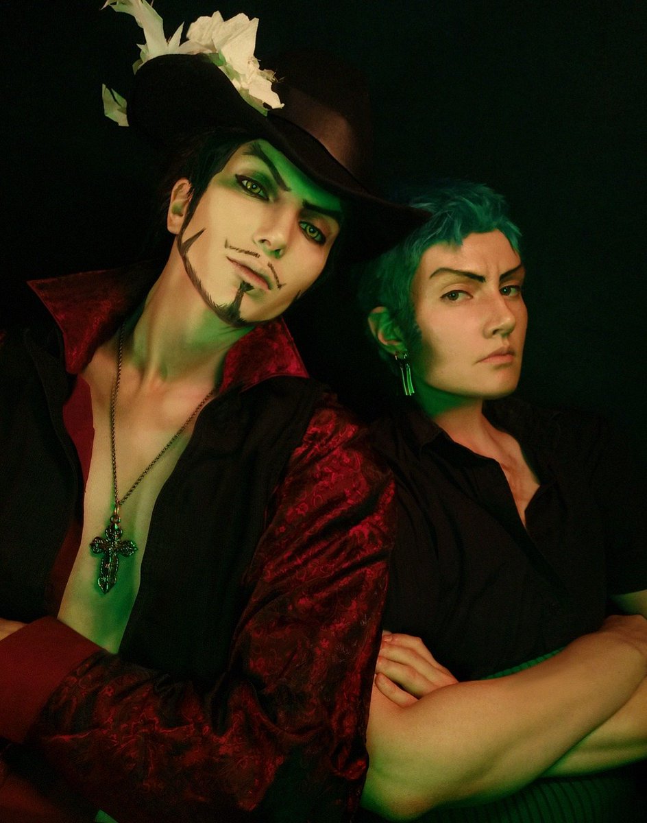 ssk_bros's tweet photo. The best swordsman and his apprentice ⚔️✨

#onepiece #mihawk #roronoazoro https://t.co/FDDbdcphLW
