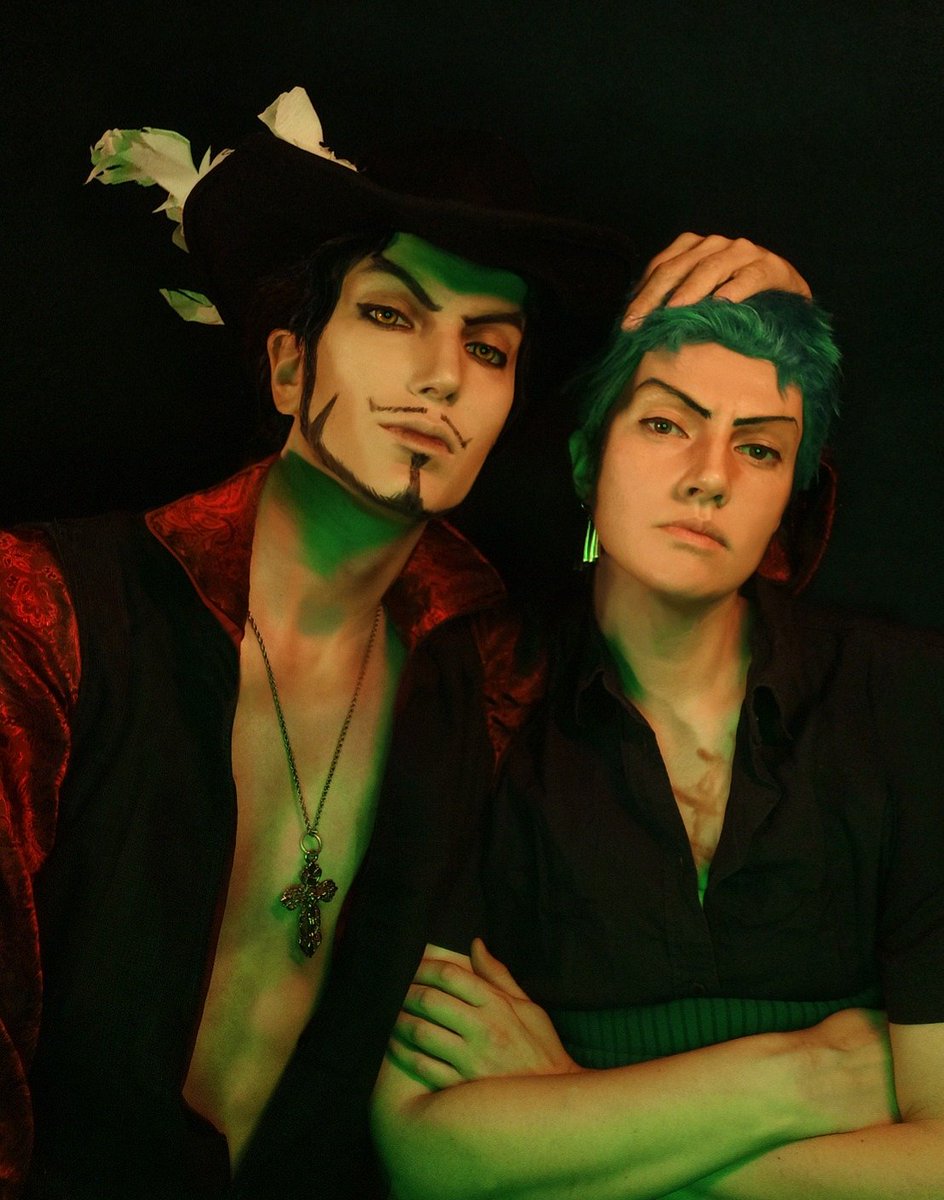 ssk_bros's tweet photo. The best swordsman and his apprentice ⚔️✨

#onepiece #mihawk #roronoazoro https://t.co/FDDbdcphLW