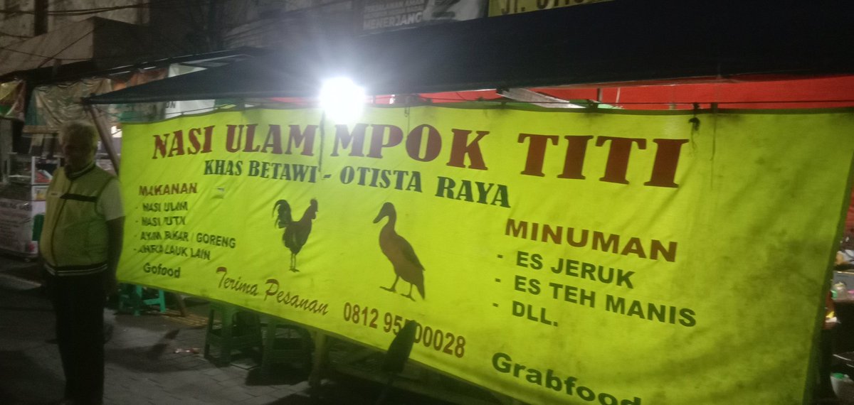 Tadi nye kepo doang krn rame terus kalo lewat, kate bini biasanya kalo kang makanan rame berarti enak jon. Ternyata bener sih kane~