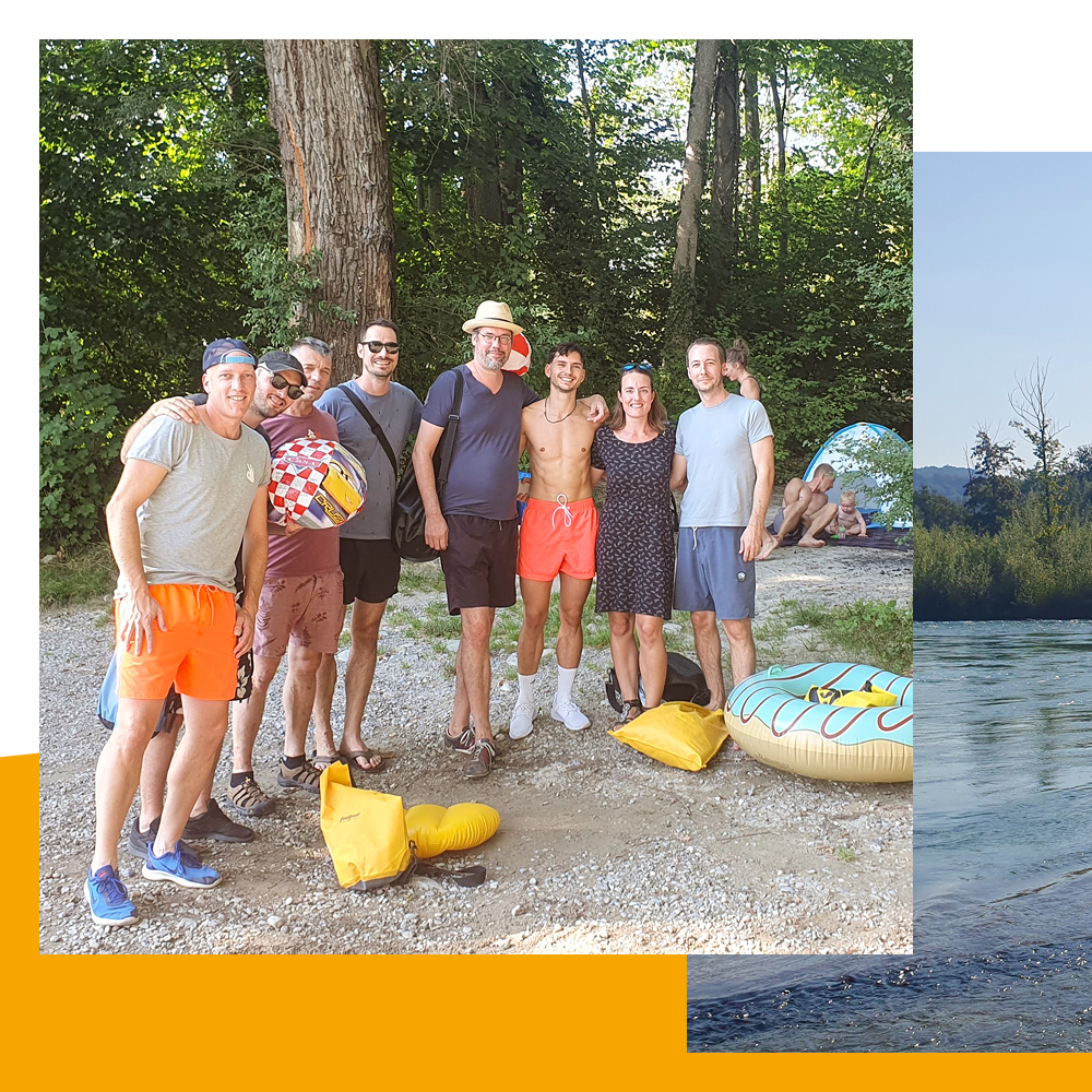 polypoint's tweet photo. Über die Arbeit hinaus 🌅 
Bei POLYPOINT wird der Teamgedanke auch nach Feierabend gelebt 🥳
Zum Beispiel beim «Aareschwimme» 🏊‍♀️
Du möchtest nächstes Mal mit dabei sein? Aktuelle Einstiegsmöglichkeiten findest du hier: https://t.co/GqGOVWPRpf 😉 https://t.co/5JJJyJqc0W