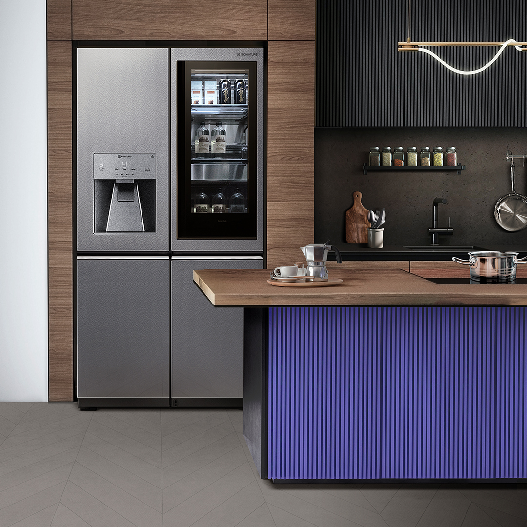 LGUK's tweet image. From farm to fridge, LG&apos;s innovative temperature control and cooling technology ensures your ingredients stay farm-fresh for longer 🥕🧀 #InstaView #KnockTwiceSeeInside