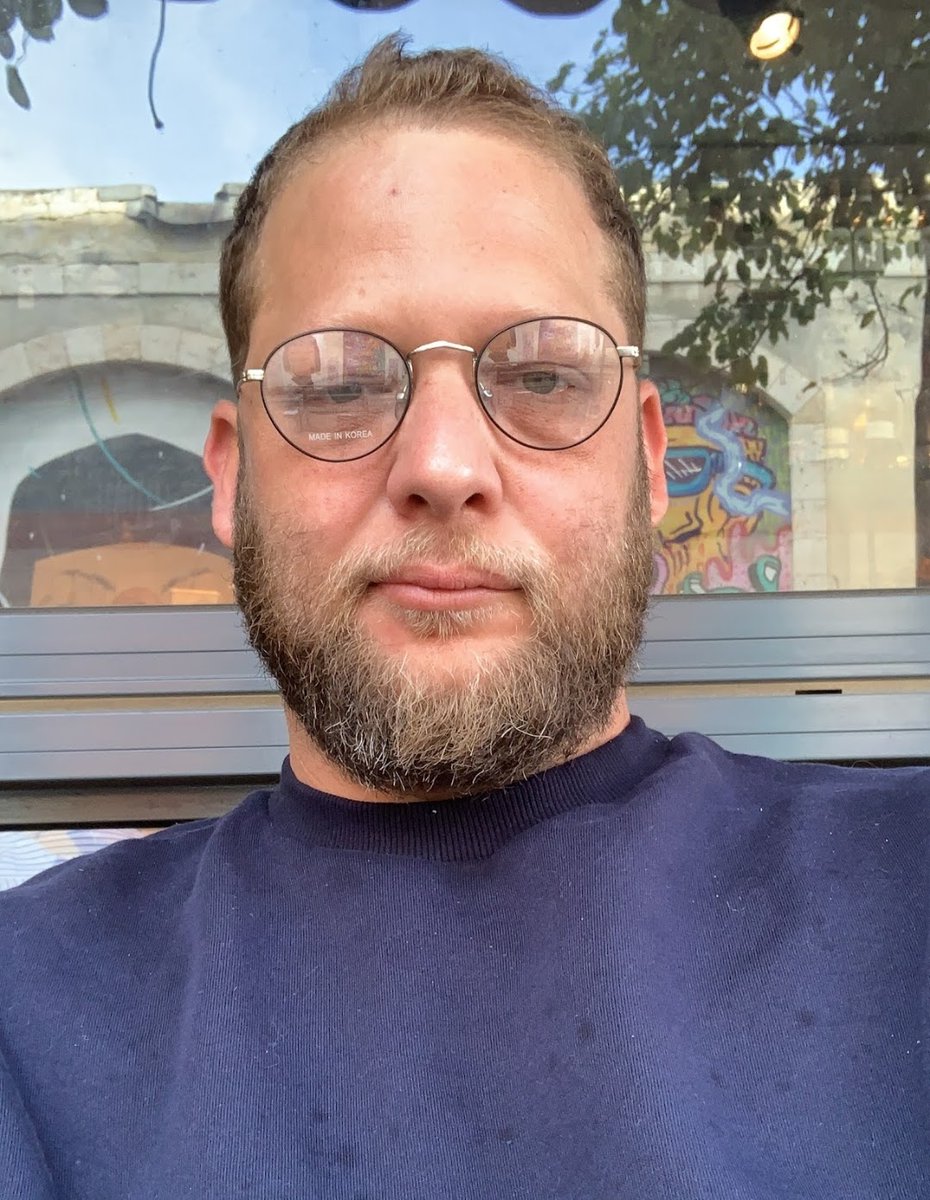 תעשו קסמים. אני מחפש עבודה, אני עם ניסיון, במיוחד כעצמאי, וטוב במרקטינג (פרודוקט, דיגיטל, CRO, ועוד) מחקרי שוק, ותוכן, שיווקי, מקצועי, SEO, קריאטיב ודברים יותר מורכבים. מחפש ארגון שינצל את היכולות שלי, גםכזמני. 
ועד אז אני מציע את שירותי אם אתם זקוקים לשיווק ותוכן!!! אני ממש טוב