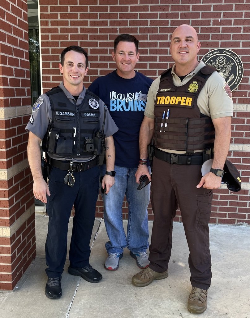 WaysideBruWIN's tweet photo. Wayside SRO Cpl. Samson and OHP Trooper Cordero can be found greeting students and parents most mornings as students enter the building.  BPSD is very fortunate to have an SRO at all nine school sites, including Tri County Tech.  Thank you very much BPSD and City of Bartlesville! https://t.co/XzULCqSPUe