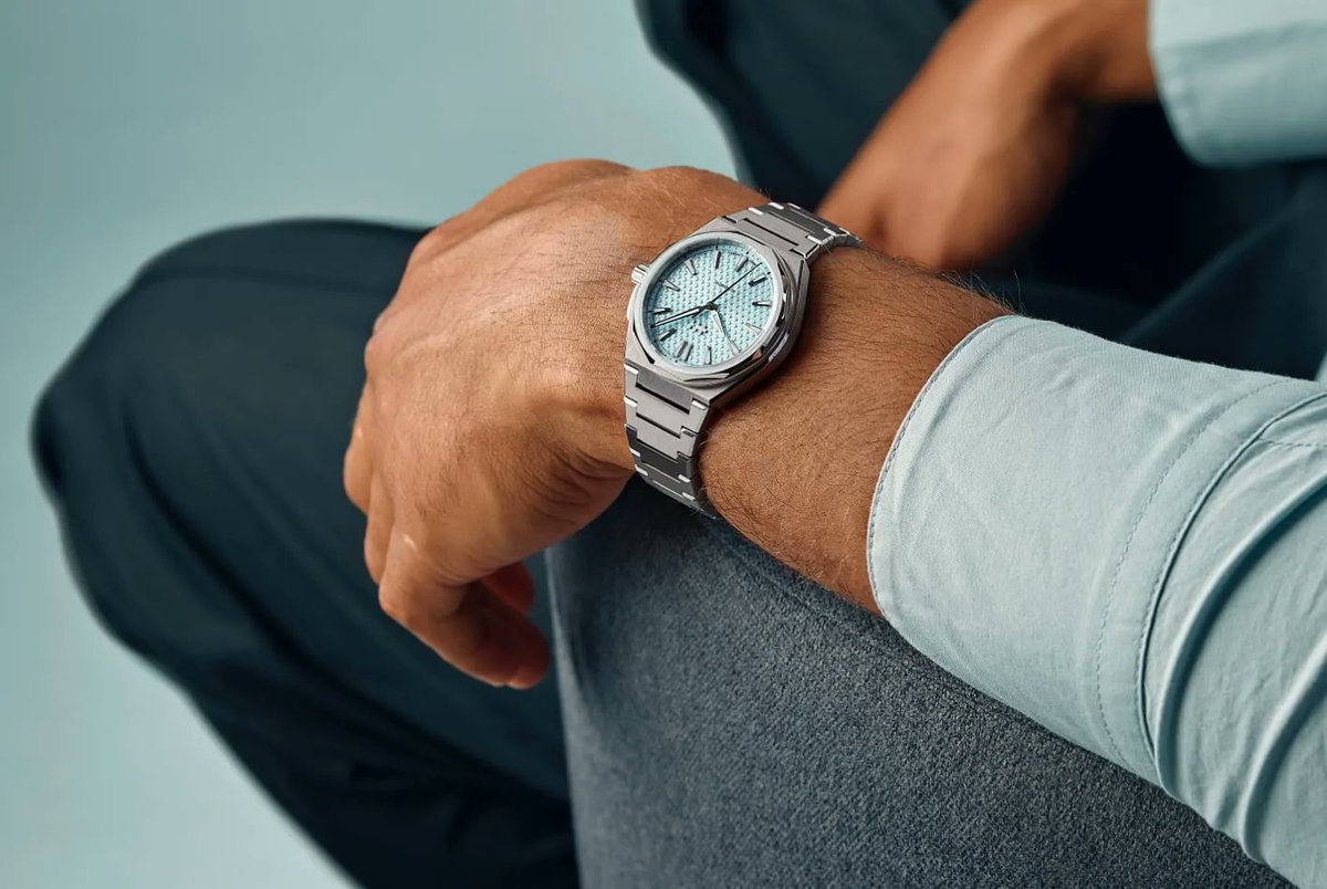 WatchShowcase's tweet photo. This Glacier Blue watch is one of"The Twelve" from #ChristopherWard. What do you think of this piece? #watches #watchoftheday #wotd https://t.co/xgBtqeaqex