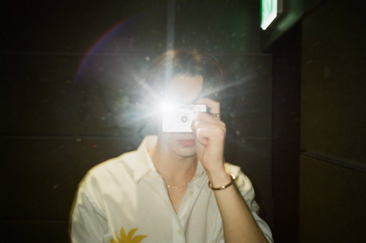 prodshn's tweet photo. we cheered! sunghoon with his film cam for en-log? 😭🫶🏻 https://t.co/0E9ss2b3le