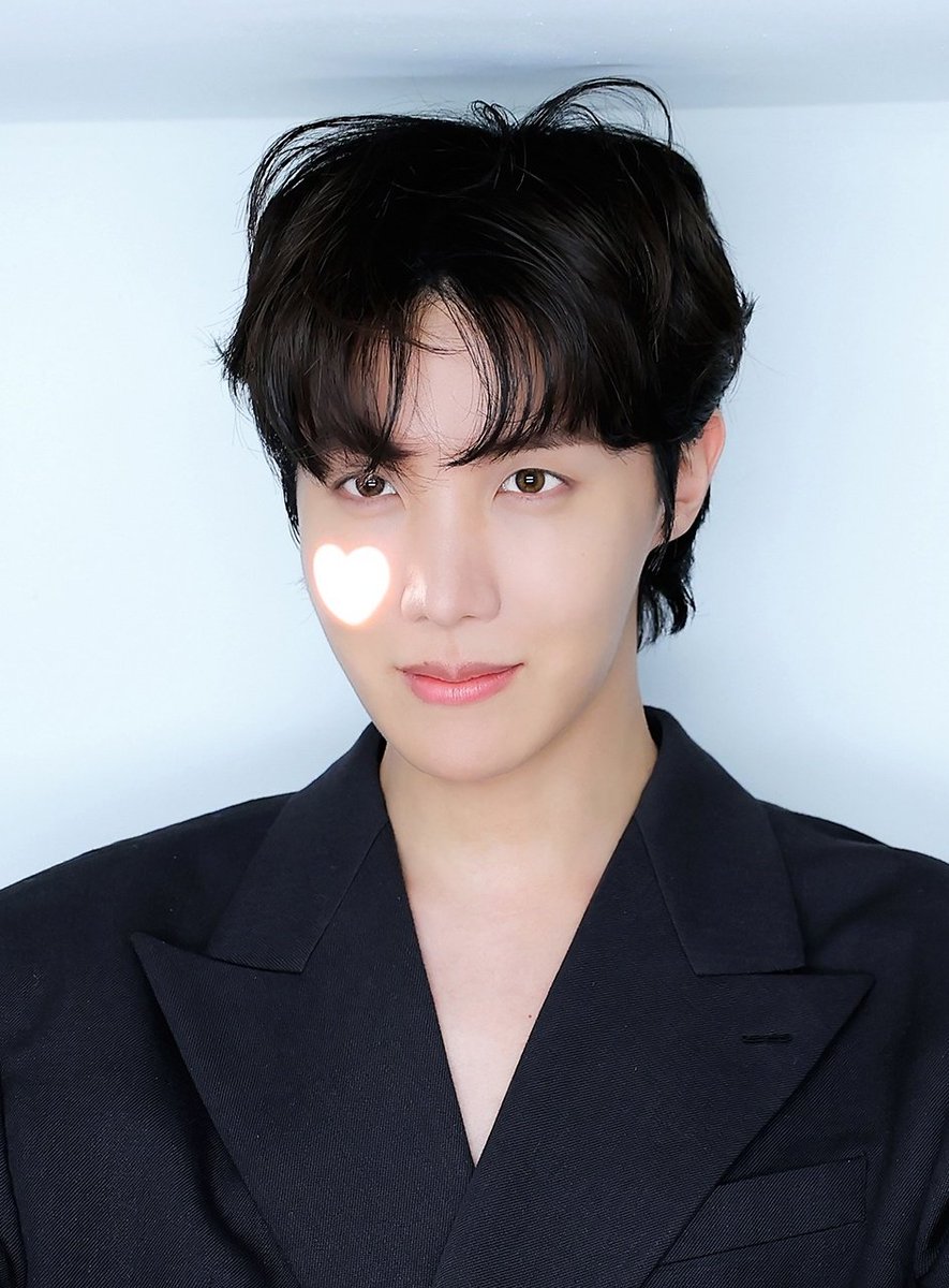JKCOTINA's tweet photo. 🚨 VOTAÇÃO 🚨

I vote #jhope (#JUNGHOSEOK) from #BTS to #100faces2023 #TCCandler https://t.co/gEUDhkdlJT