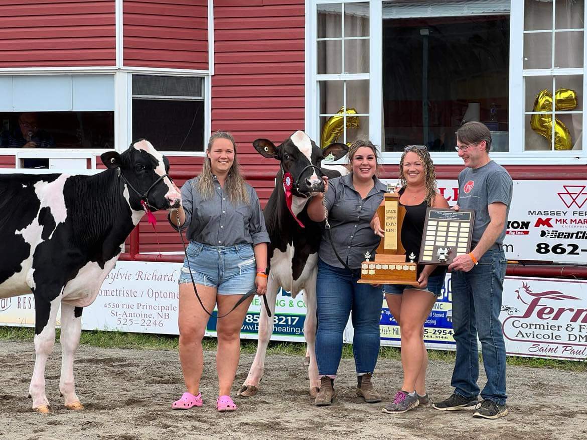runwayholsteins's tweet photo. Successful weekend of owning grand and reserve JC ❤️❤️ https://t.co/oBOKH3jNB8