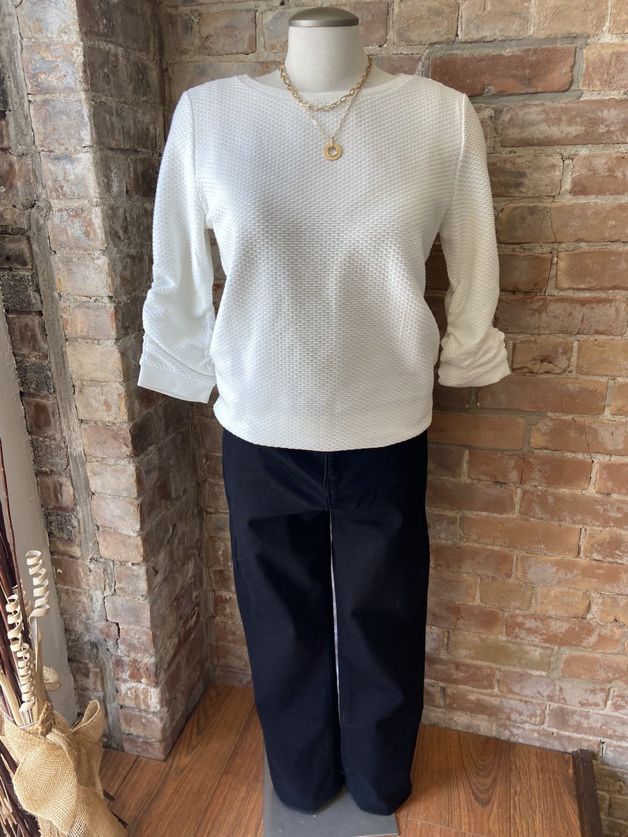 RachelsRoom's tweet photo. Cool morning/Cool top 😎

Shop in store or online ➡️⬇️
https://t.co/BnR2ZL3Ga0
.
.
#shopck #ckont #shoplocal #tomtailor #jagjeans #chathamkentontario #fallfashion #sarniaontario #londonontario #windsorontario #torontoontario #styleoftheday #styleover50 #styleover40 #styleover30 https://t.co/j5EmY04dsr
