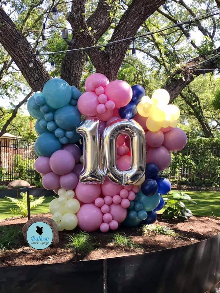 ke_decor's tweet image. In the field of balloons we never disappoints. We have trained and experienced artists who delivers to the clients expectations. We offer a variety of balloon services plus other party items. Just contact us on 0741180294.
#balloongarlands #balloos #bouncingcastle #spiralballoons