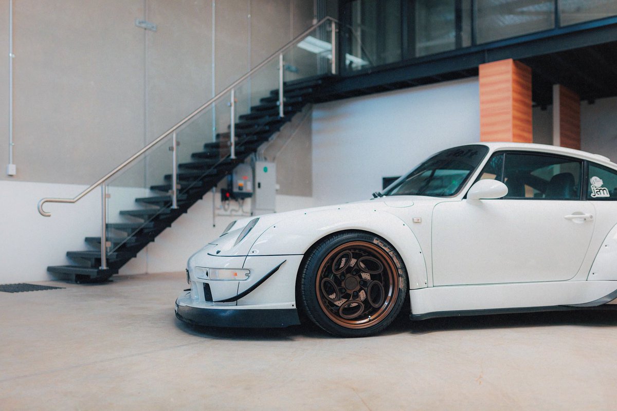 CastleCarMedia's tweet photo. RWB in the Warehouse sort of day.
1/4

#RWB #Porsche https://t.co/fPUR7JHvJx