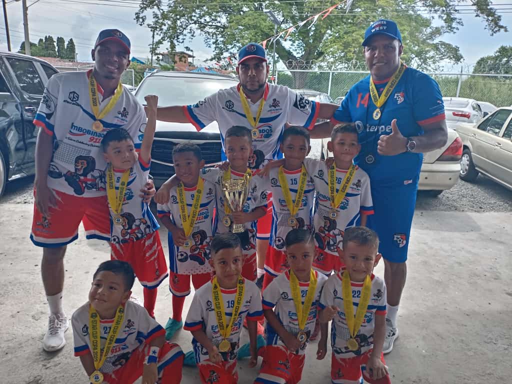 Leonesdelwest's tweet photo. Campeones categoría sub 6 star cup
2 títulos liga y copa https://t.co/xybQwRUN8q