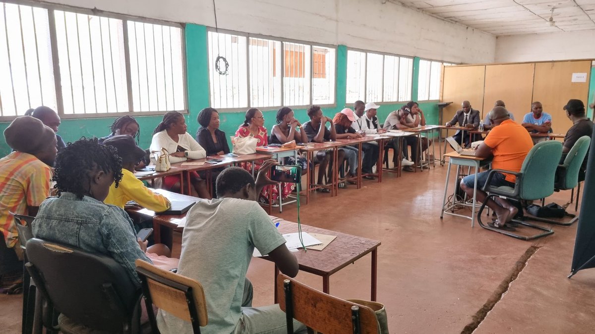baz_zw's tweet photo. Ongoing workshop on Information and elections in the digital age at Kasambabezi CRS, Kariba
#communitymedia #electionstraining
@FranceZimbabwe @UNDPZimbabwe @unescoROSA @ZECzim @euinzim @ZacrasOnline @NACB263 https://t.co/k2csnygSOM