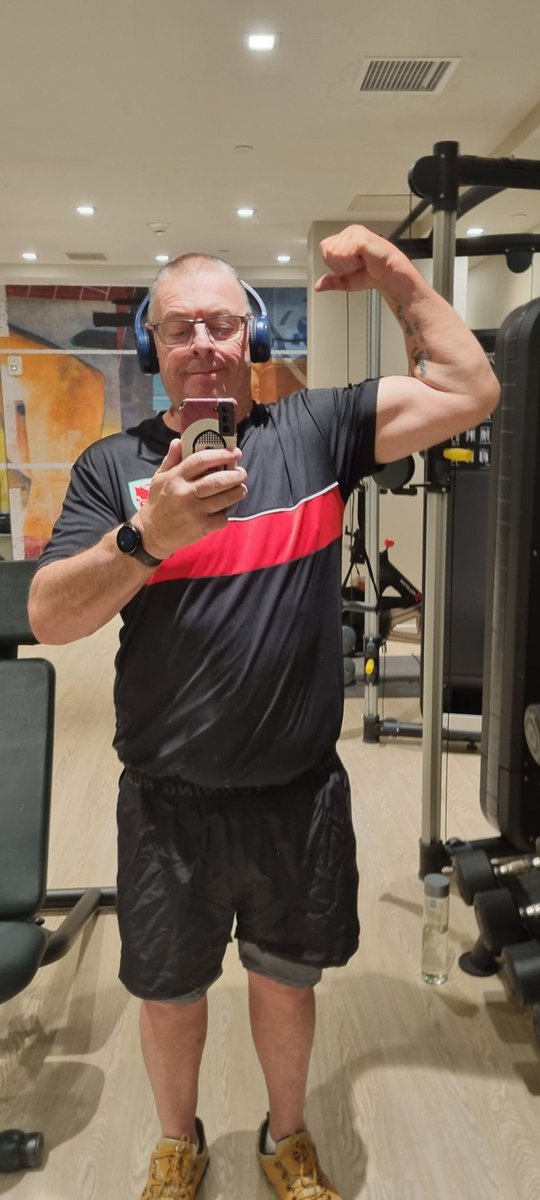 Cheers Bro ...same wicked sense of humour , well we think its funny lol.
Great meet up when we can,as you know life is precious 
Prague was fun , hopefully see you soon .
Thanks for the wishes, heres me at 7am in New York