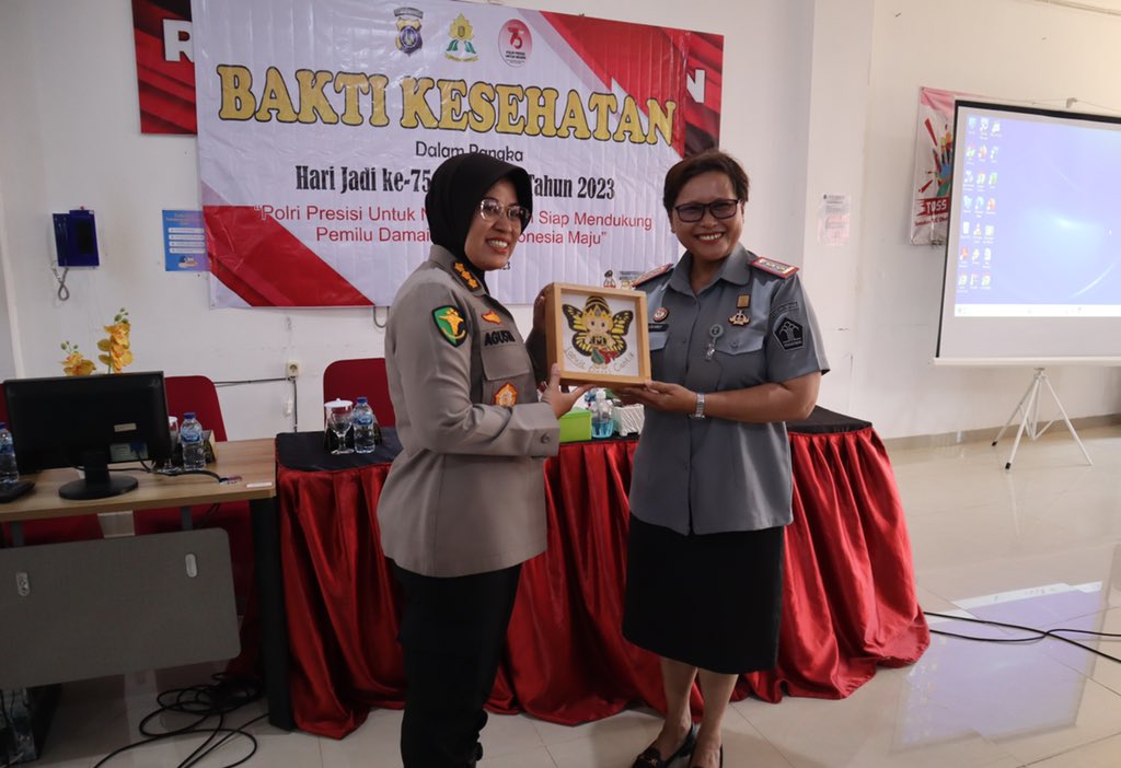 PolwanGK's tweet photo. Bertempat di Lapas Perempuan Kelas II B Yogyakarta, Polwan Polres Gunungkidul mendampingi Polwan Polda DIY melaksanakan kegiatan bakti kesehatan kepada warga binaan Lapas Perempuan Kelas II B yogyakarta dalam rangka Hari Jadi Polwan ke 75 tahun 2023. https://t.co/MbWOMkjvBl