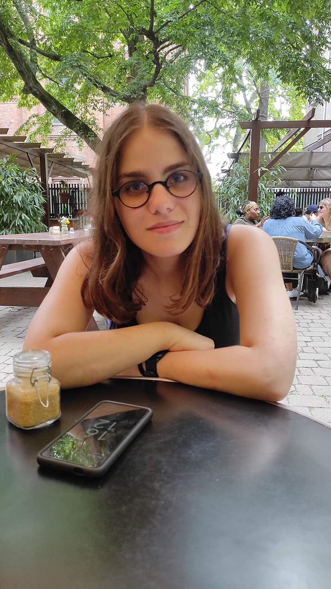 אודה לרטווטים, לא לייקים
נעדרת בשם שי פיפקו. 
אתמול בלילה היא הודיעה שהולכת לישון אצל ההורים שלה. היא לא ישנה אצלם. היום היא לא התחברה לעבודה בלי להודיע (יום מהבית). הטלפון שלה לא זמין. לפי המסגנ'ר של פייסבוק היתה מחוברת בסביבות 1 בלילה בפעם האחרונה.