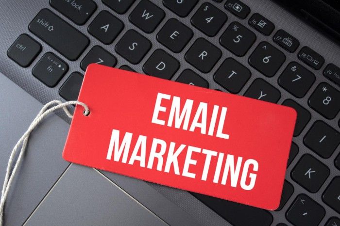 Want your emails to get opened? Here are 4 tips for writing effective email copy: 

1. Answer the 'Why now?' question

2. Know your audience

3. Show, don't tell

4. Keep it short and sweet. 

#emailmarketing #emailmarketingtips #emaillistbuilding