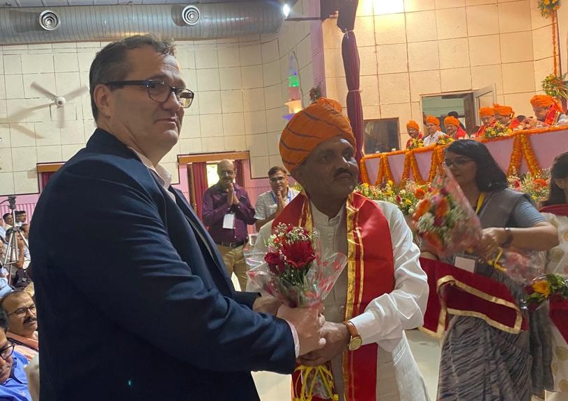 Amitdur's tweet photo. During 62nd, all India Coordinated Wheat and Barley Research Workers meet @MPUAT, Udaipur. Our DDG Research was welcome warmly by Director #iiwbr @BaumBCI https://t.co/AUoNlarTOz