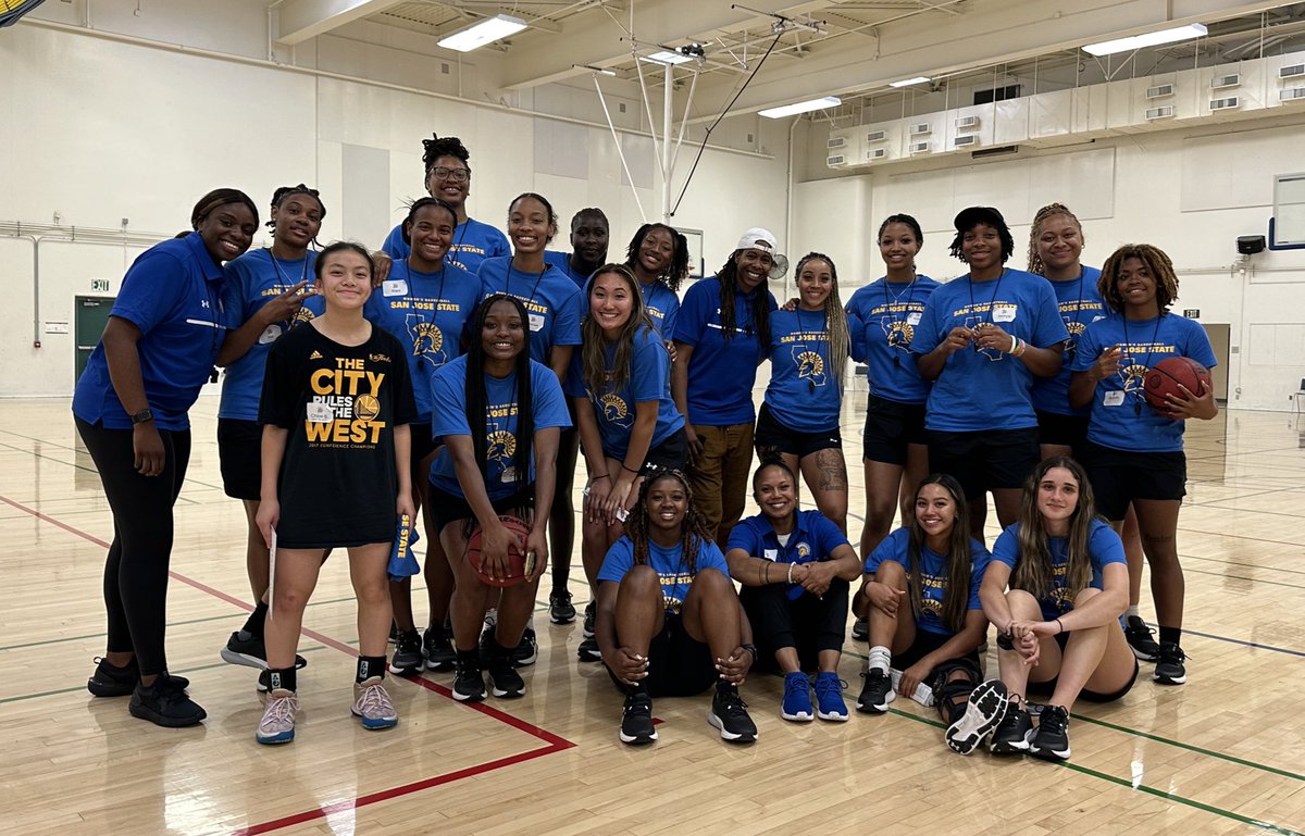 chan_suzy168's tweet photo. Awesome weekend @SanJoseStateWBB thank you for hosting the Elite Camp🏀 Chloe had a blast! It was great seeing all of you @Coach_Aphil @CoachSGholar @EmilyBenJumbo &amp; all the players. It was a good opportunity &amp;experience. We also came for a Tour with @gemsinthegym @SanJoseCagers https://t.co/IRsA8pZY3r