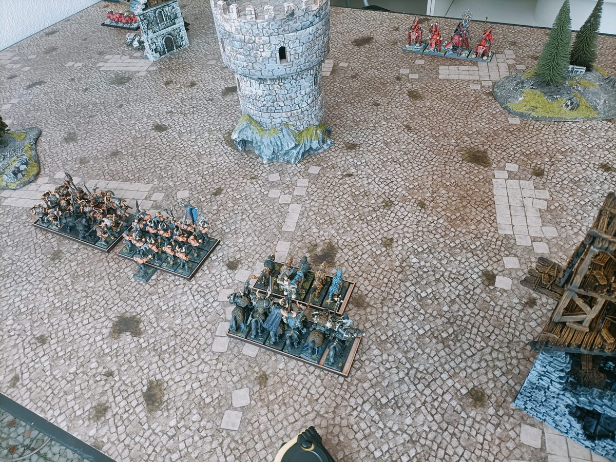 Habemus_Ludum's tweet photo. #quedadashabemusludum
1/2
En los desiertos del caos, los guerreros chocan contra los demonios. Una feroz batalla se produce con el fin de atraer las miradas de los dioses oscuros. 
#Warhammer #theoldworld @WHReforged #chaoswarriors #chaosdaemons #khorne #chaos #Wargaming https://t.co/vhYhFcC3X1