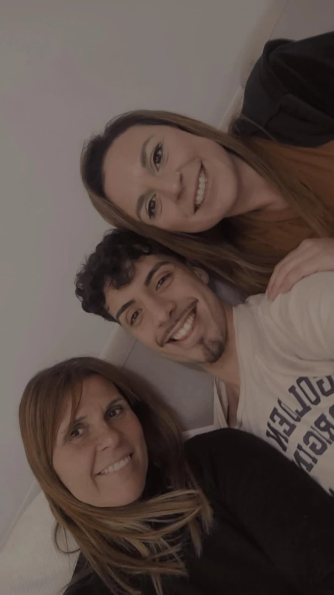 Priiscila87's tweet photo. #nadiedicenada  buen día loquitoooos !!!  Que temazooo!! Feliz cumple a mi Bro que es un sol de persona !!! @Mirkodorado28  que los está escuchando!! https://t.co/ENR0cnVhzp