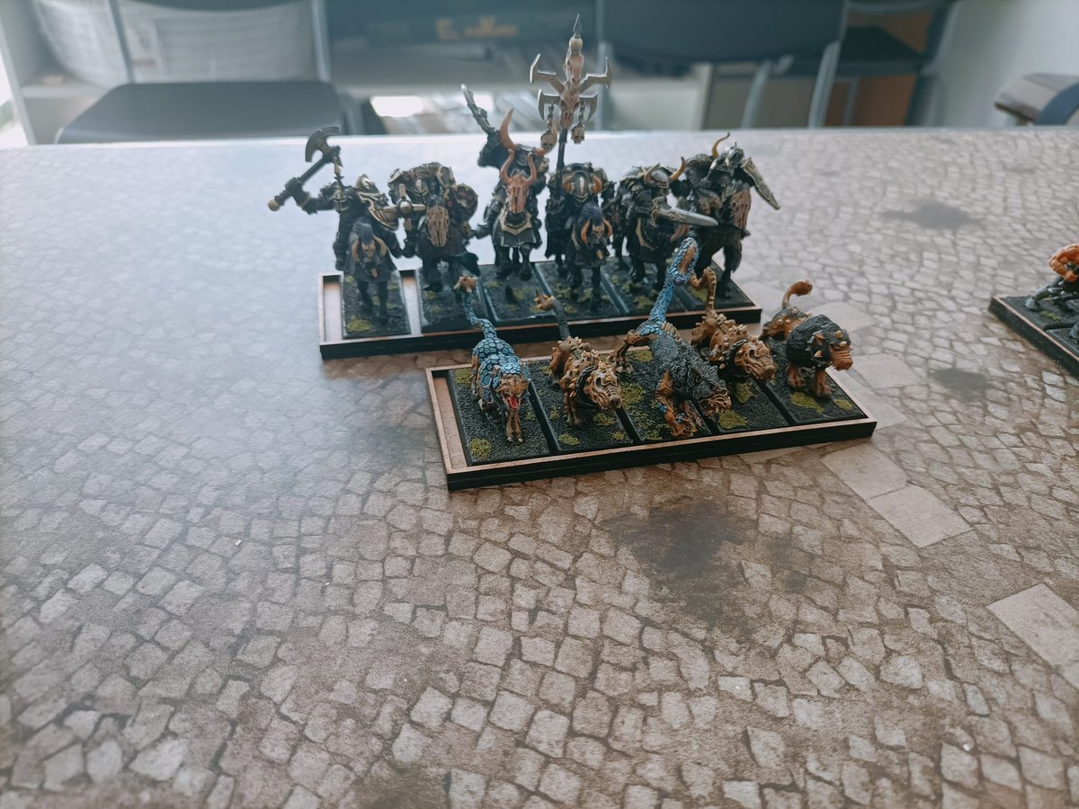 Habemus_Ludum's tweet photo. #quedadashabemusludum
2/2
En los desiertos del caos, los guerreros chocan contra los demonios. Una feroz batalla se produce con el fin de atraer las miradas de los dioses oscuros. 
#Warhammer #theoldworld @WHReforged #chaoswarriors #chaosdaemons #khorne #chaos #Wargaming https://t.co/itKaP6d0Uf