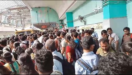 Agony of thousands of commuters in Chennai MRTS is indescribable, as not only the services between #ChennaiBeach - #Chintadripet are suspended but also the services between #Velachery - #Chintadripet are heavily reduced to every 25 minutes frequency, causing extreme hardships to