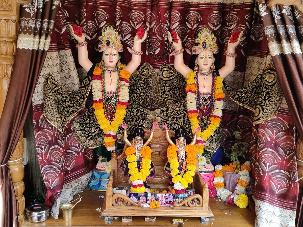 PadayatraW's tweet photo. Today's Beautiful Darshan Sri Sri Nitai Gaurasundar, Maharashtra Padayatra. https://t.co/z3VVMD8no1