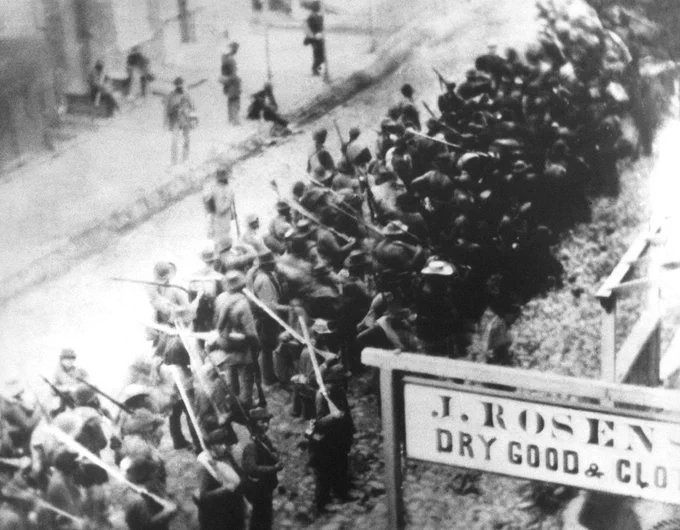 MilHistNow's tweet photo. On this day in 1862, Robert E. Lee marches into Maryland with an army of 55,000 troops. The first Confederate invasion of the North will end two weeks later at Antietam. https://t.co/NC0Ct2aVZ2