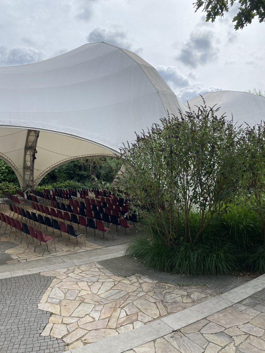 snb_de's tweet photo. Nur noch wenige Stunden, dann ist es soweit: wir verleihen den Berliner #Naturschutzpreis 2023 in der @ufaFabrikBerlin! 💚🌳 Hier und auf Facebook halten wir dich auf dem Laufenden und berichten ab 18 Uhr von der Preisverleihung. Sei dabei, wir freuen uns auf einen tollen Abend! https://t.co/lvlgTzFz2g