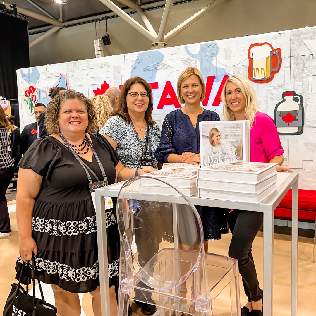 CreativeGroupIn's tweet photo. Making connections + a ballgame with partners = a blast of a time! We had a wonderful time attending the @CMEexpo earlier this month, complete with Barbie-themed beverages. π·
#CanadianMeetings #MeetingPlanners #CMEEXPO #Barbie #LetsThrive https://t.co/Hgjzxmw9QQ
