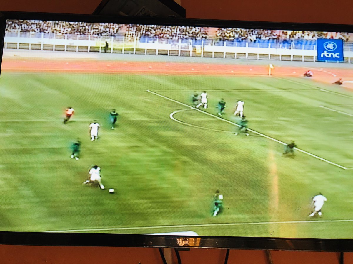 issongo_jacques's tweet image. Je suivis la rencontre #VClub-#Dagosto sur la #RTNC, c’est très pitoyable. La #Francophonie est partie avec son matos, la RTNC renoue avec ses images échographiques.
C’est triste. où sont ceux qui disent que la RTNC était équipée?
Excellence @PatrickMuyaya?
arrêter #GoPass pardon