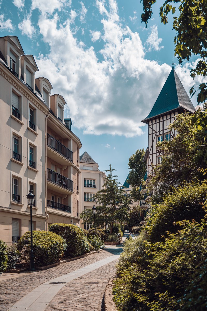 Aesthetic_City's tweet photo. The redeveloped town Le Plessis Robinson, near Paris https://t.co/HAg5ZWGXrc