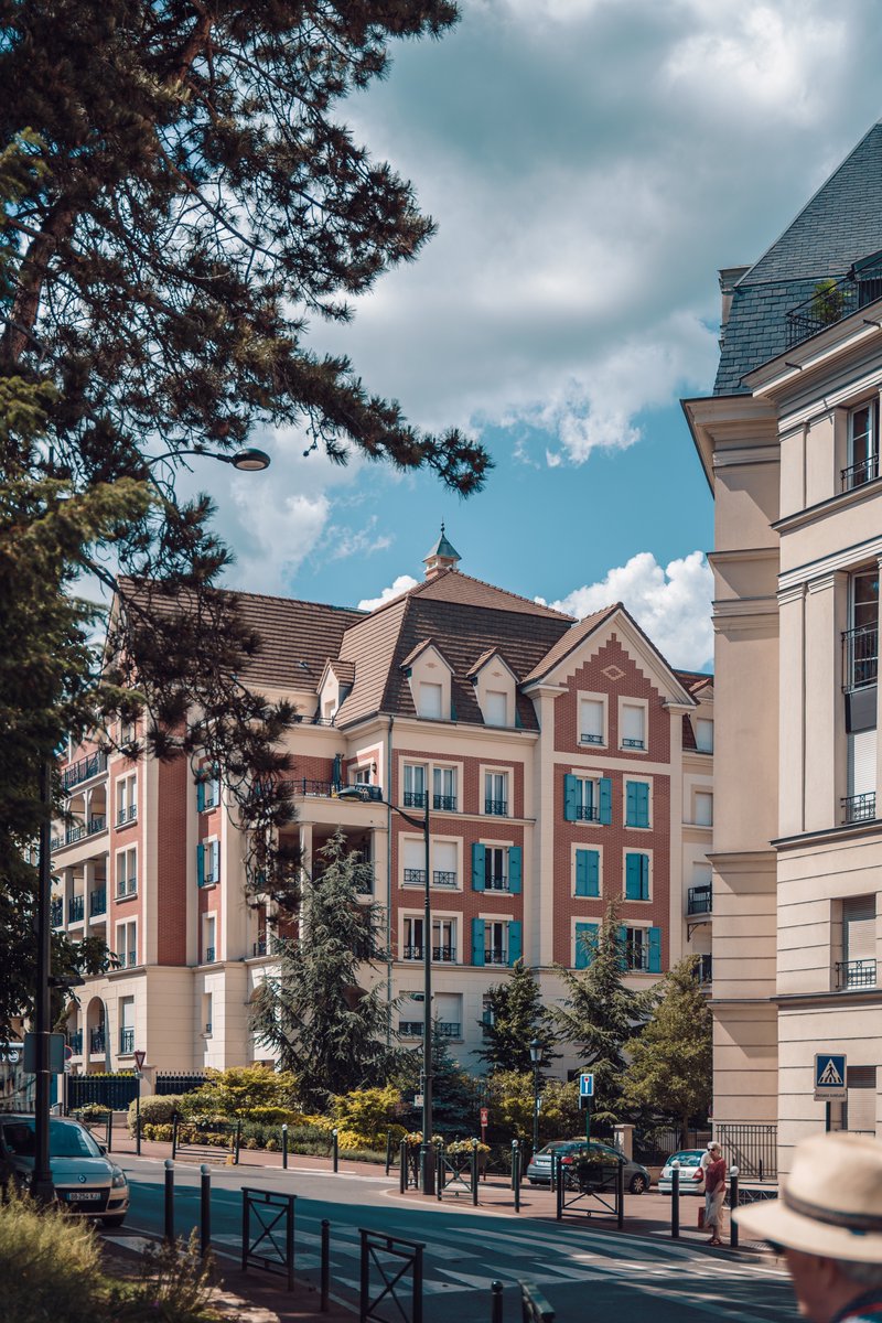 Aesthetic_City's tweet photo. The redeveloped town Le Plessis Robinson, near Paris https://t.co/HAg5ZWGXrc