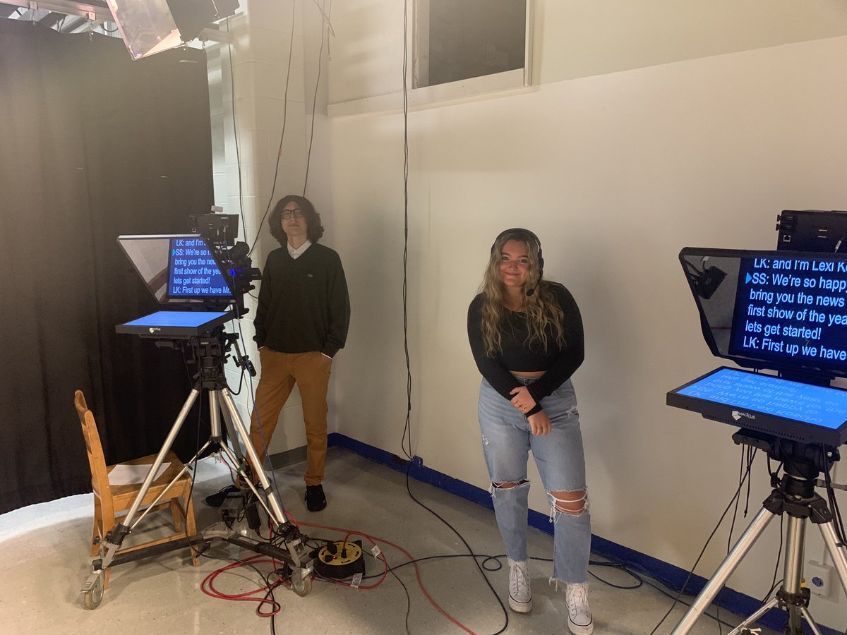 SteelePrincipal's tweet photo. Great to see @steelenewslive1 back at it for the 2023-2024 school year!!
#FirstDayLive
#SteeleImpact https://t.co/rdbYHLqYVW