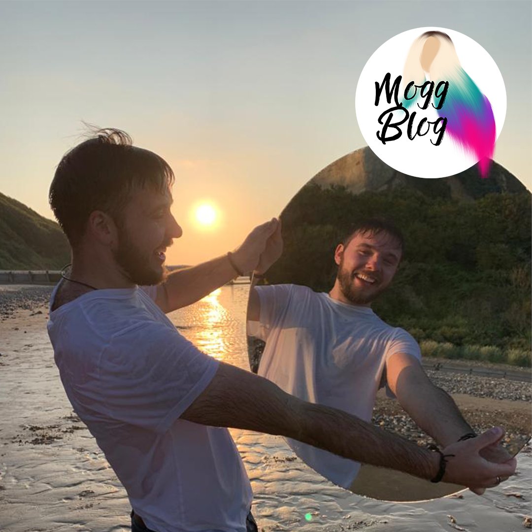 MoggBlog's tweet image. These songs are folk-ing sublime! 🤤

Read my review of the three new singles from Ross Stewart, Concrete Green &amp;amp; Dominic Romano below.

👉shorturl.at/bmPV7
👉Full playlist of stunning folk songs: shorturl.at/DEKX6