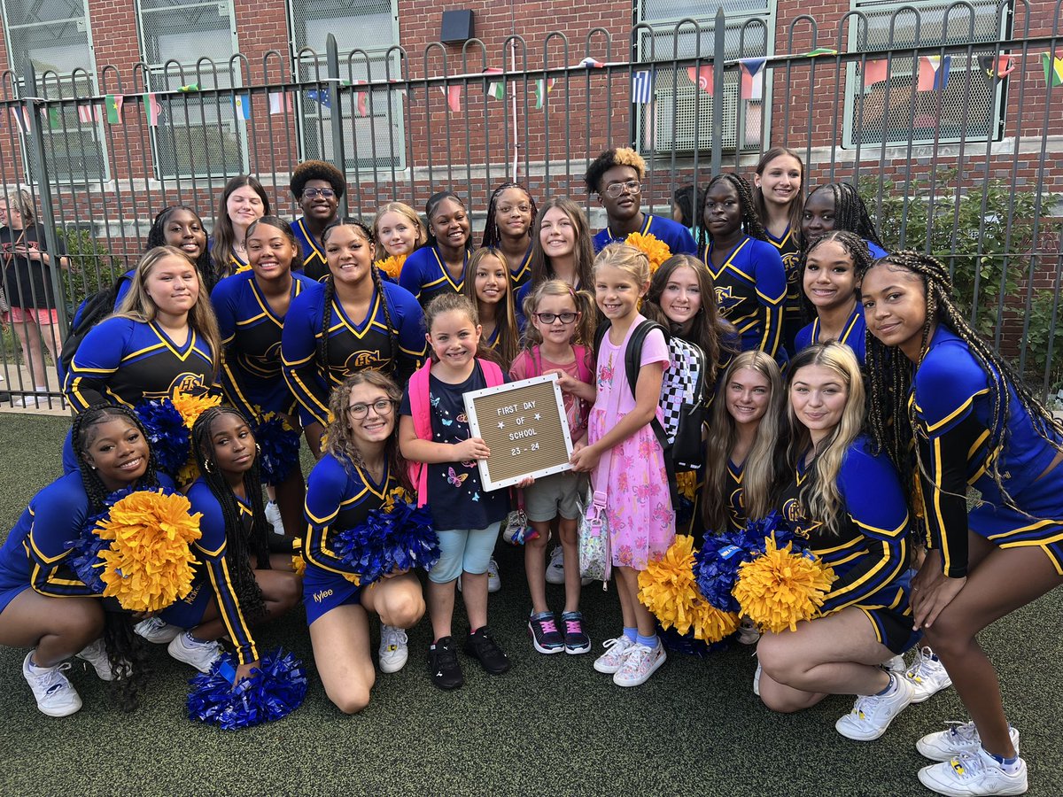 CarrickCheer's tweet photo. #PPSFirstDay π #LetsGoRaiders ππ
@PghCarrickHS @CarrickAth415 @PpsSports @PGHCityLeague https://t.co/mfW89MfvCm