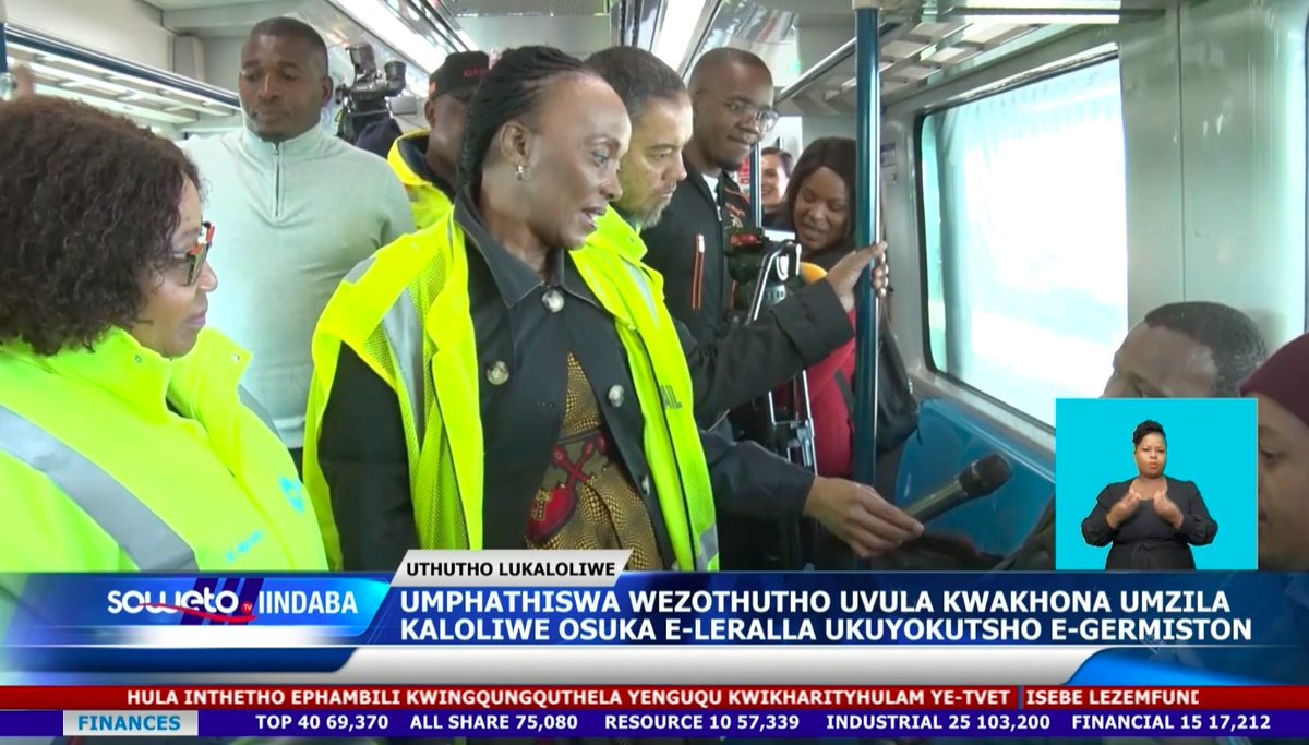 SowetoTVchannel's tweet image. Umphathiswa wezothutho uSindisiwe Chikunga ukhokhele ukuvulwa kwakhona komzila kaloliwe osuka e-Leralla ukuyokutsho eGermiston.

Bukela elinkqaku liphelele apha: youtu.be/z78glZfYpQA

#railline #trainstation #railtransport #trainstation #prasa #sowetotvnews #news