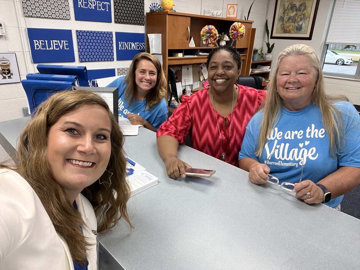 mrs_vanhout's tweet image. Thank you @LWyattHCS  for inviting a few of us to welcome back the #BarronVillage this morning for the first day of school! It was a blast to celebrate with your staff and students! #BarronKnights #weareHCS #backtoschool #firstday