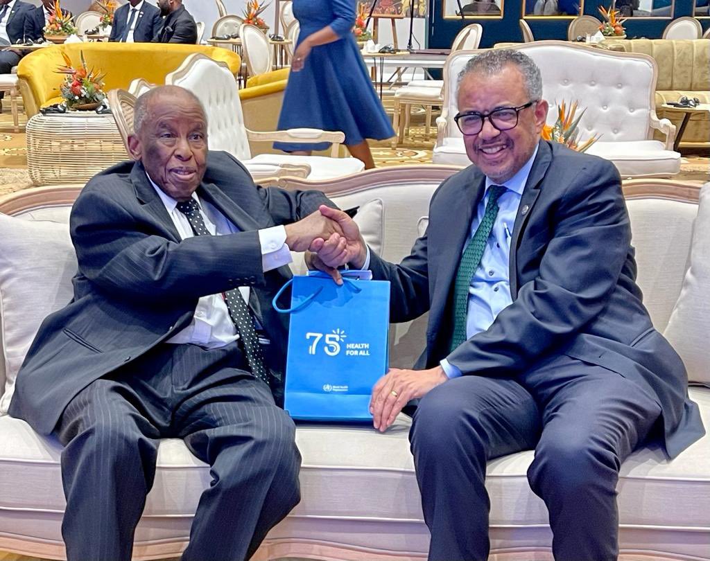 DrTedros's tweet photo. Great honour to meet my brother, former President Festus Mogae, during the #RC73AFRO.
I’ve been blessed to have worked closely with His Excellency for many years. His legacy is seen on many fronts, from forging peace in #SouthSudan, leading reform & strengthening of the @GlobalFund, & improving health across Africa, incl. in 🇧🇼. 
Kea leboga!